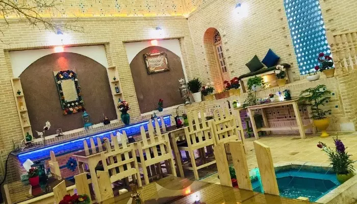 سفربازی - رستوران اقامتگاه سنتی شهبازی کرمان